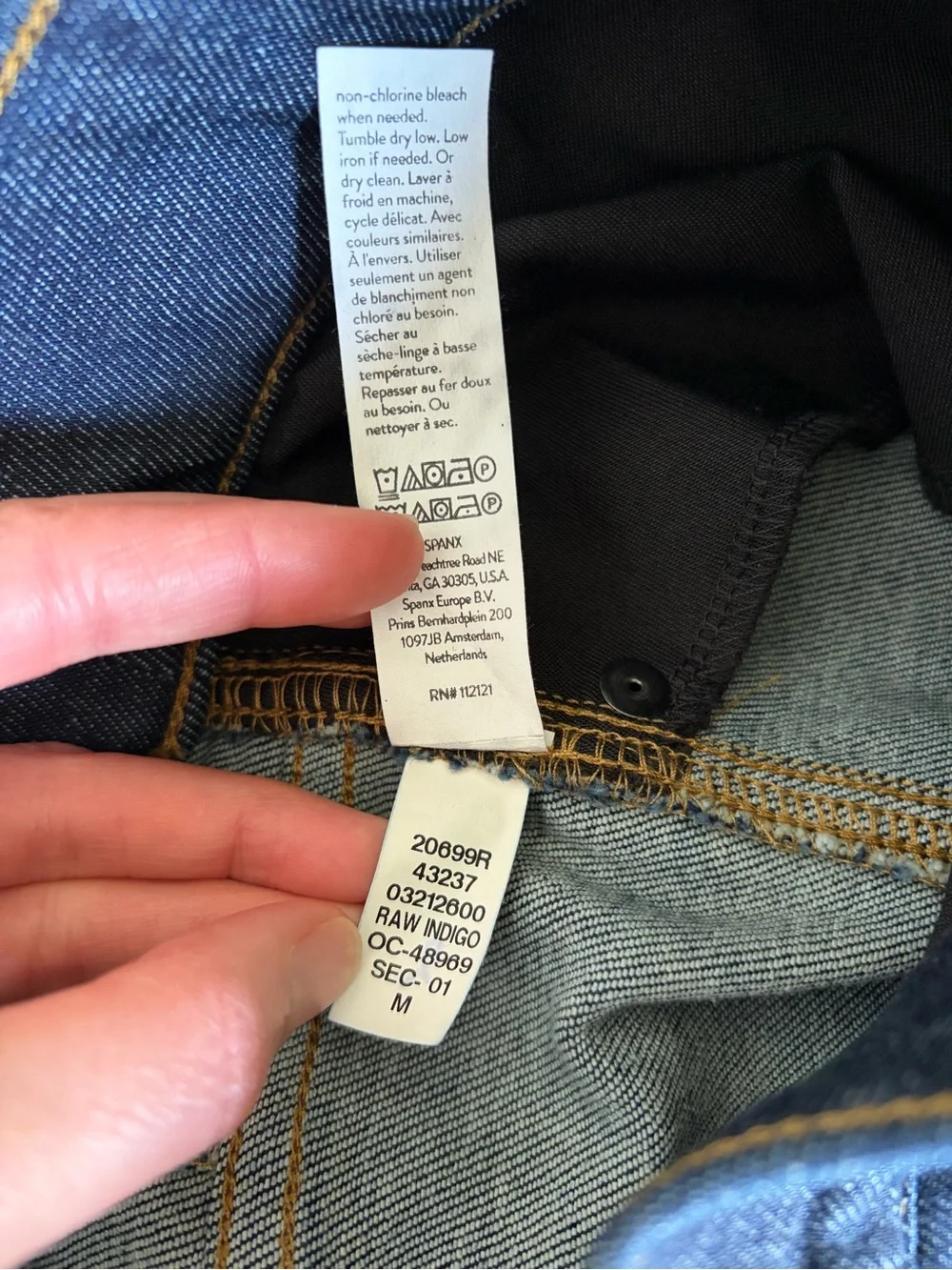 SPANX EveryWear Pull On Kick Flare Jeans Size Medium Raw Indigo